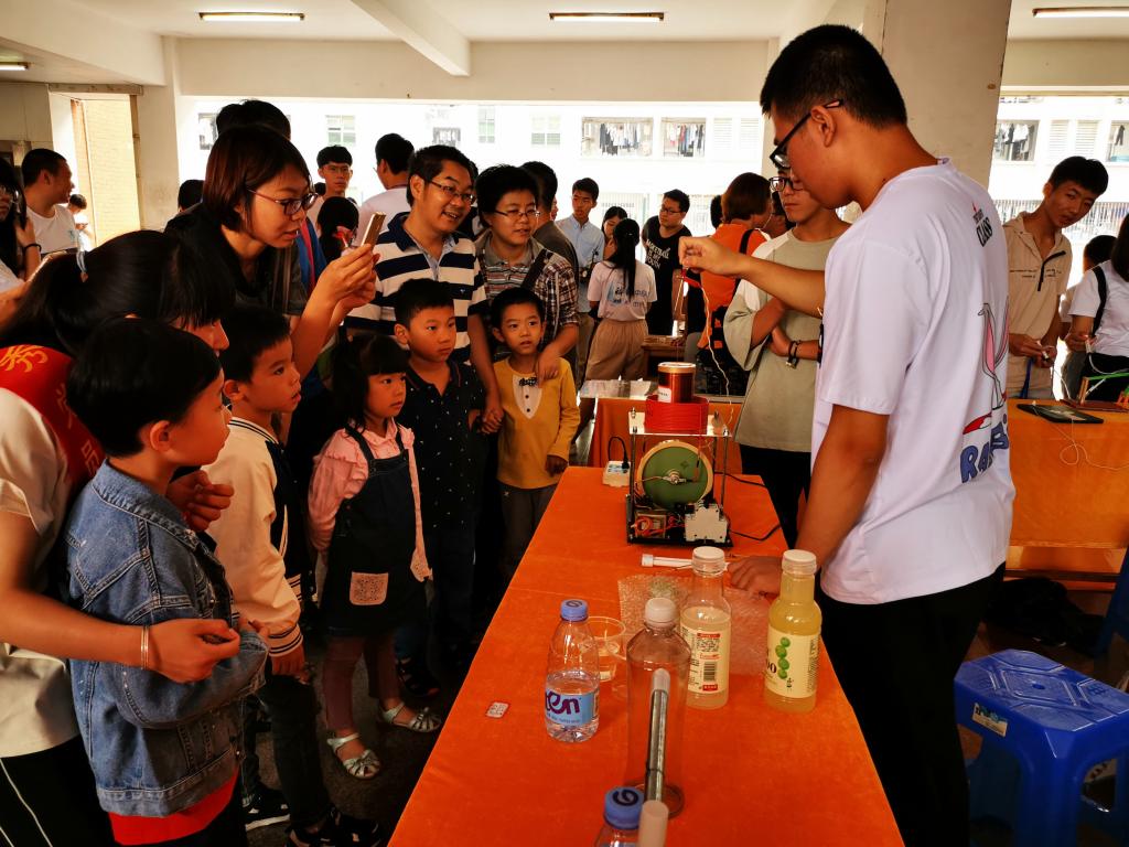 基于串联谐振原理的尖端放电实验演示器